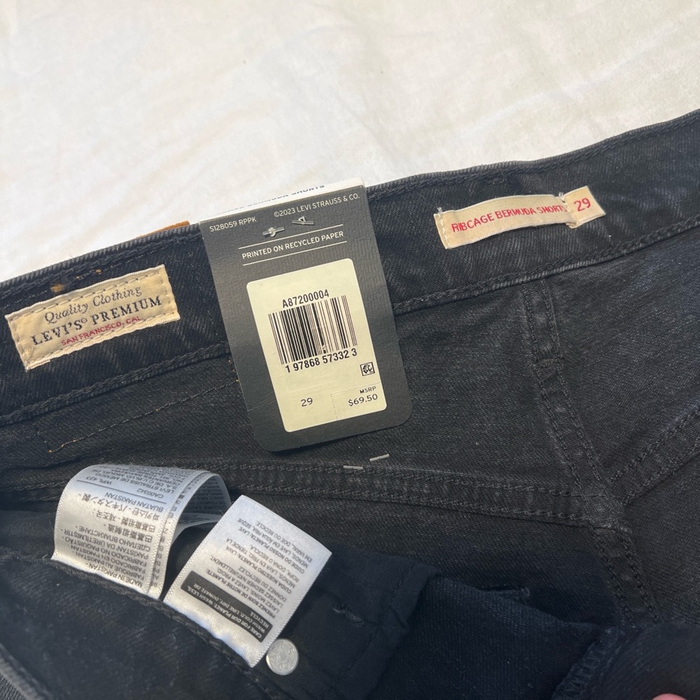 Levi’s Ribcage Black Bermuda Shorts - Picture 4 of 5